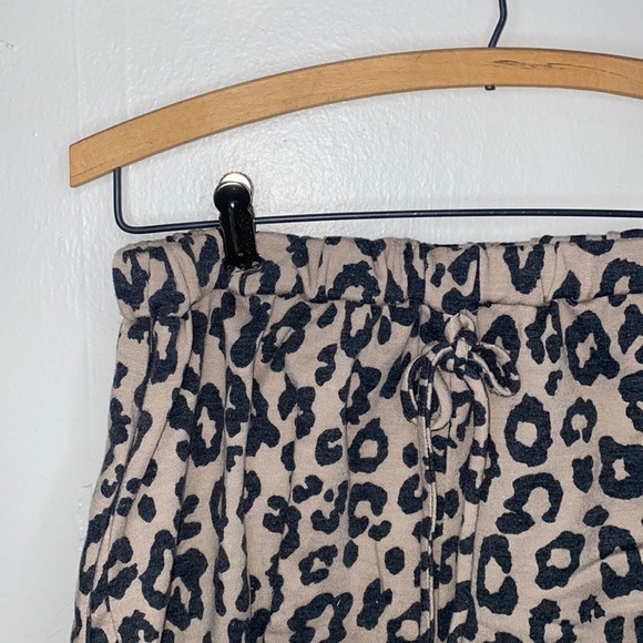 Pants - 🍂Adorable Cheetah print lounge shorts!